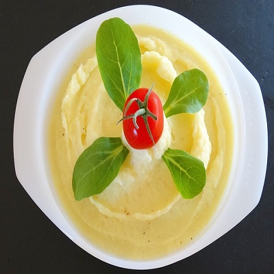 Mashed potato with tomato garnish