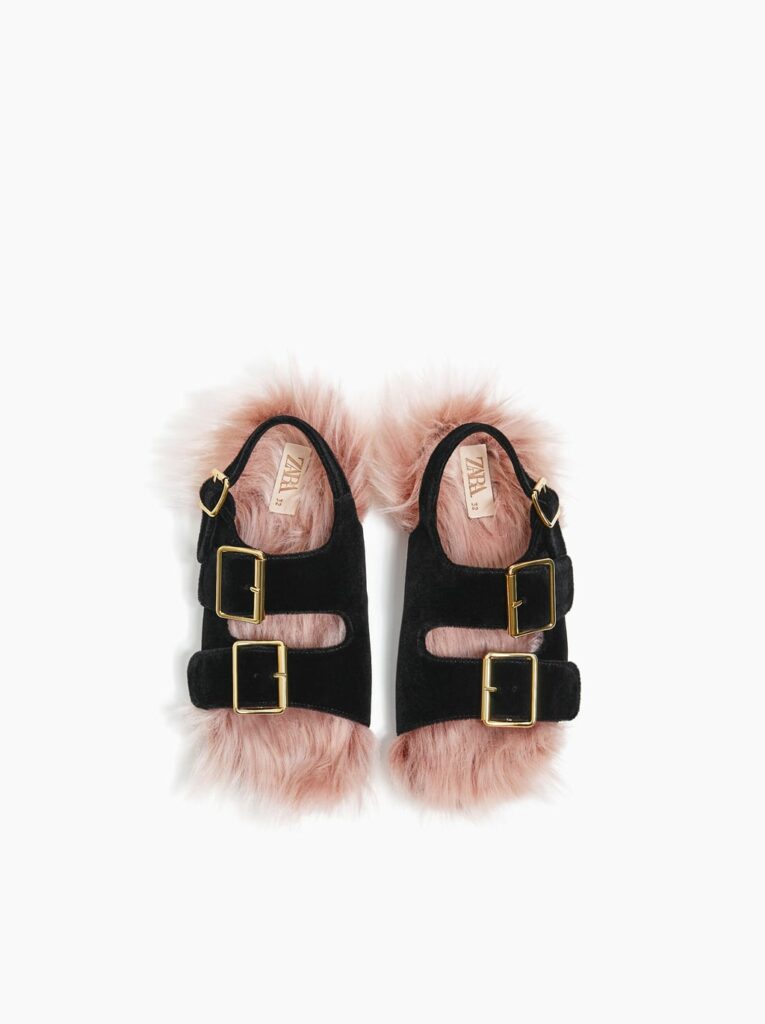 Black furry double buckle sandals.